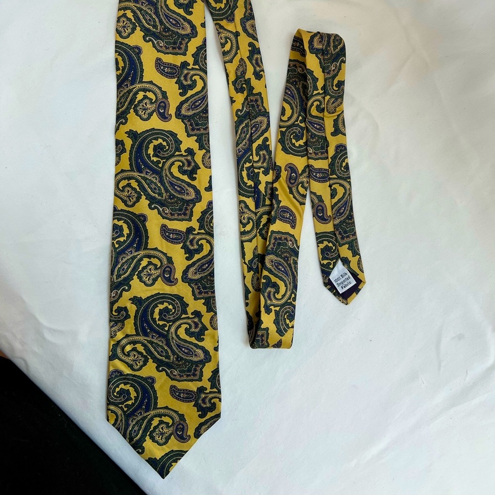 Christian Dior Monsieur Red Paisley 100% Silk Men's Tie